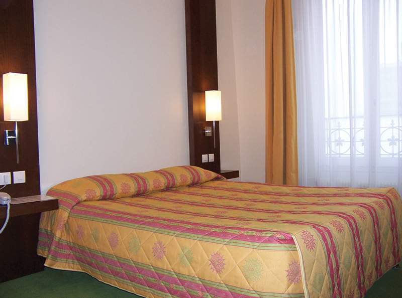 Western 61 Nation 4* Parigi